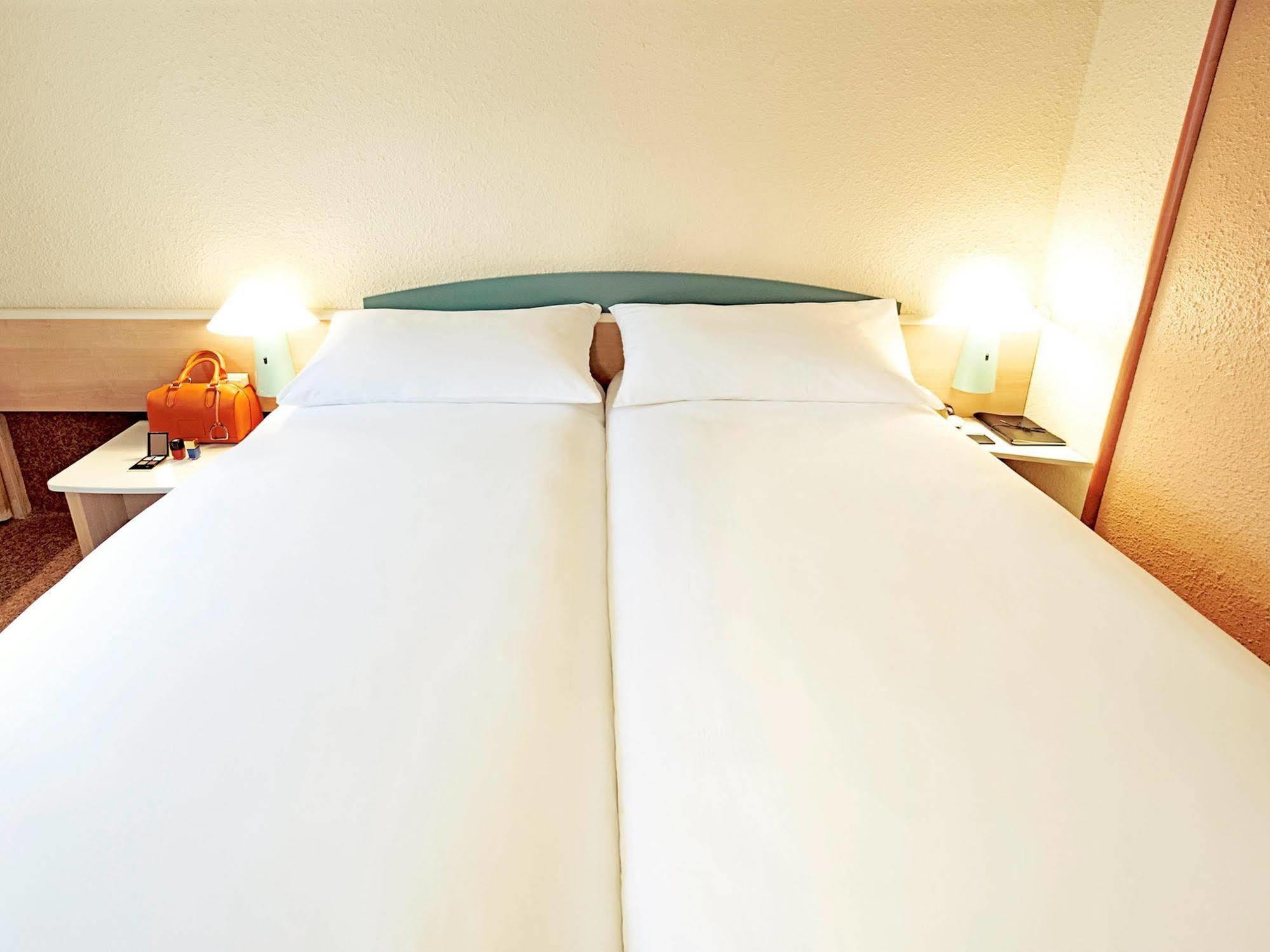 Ibis Archamps Porte De Geneve Exterior foto