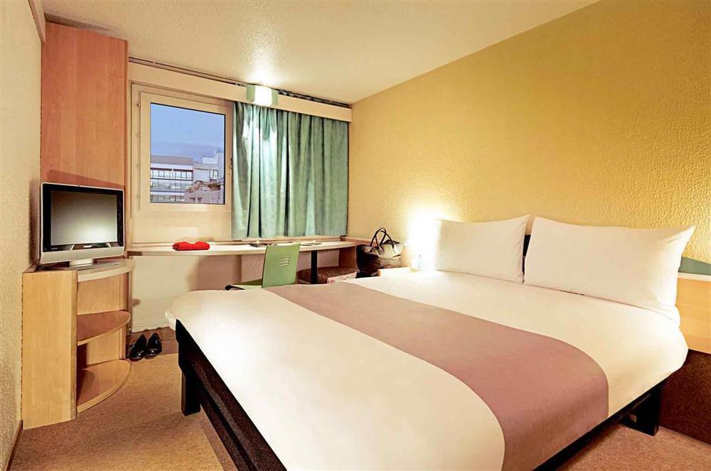 Ibis Archamps Porte De Geneve Quarto foto